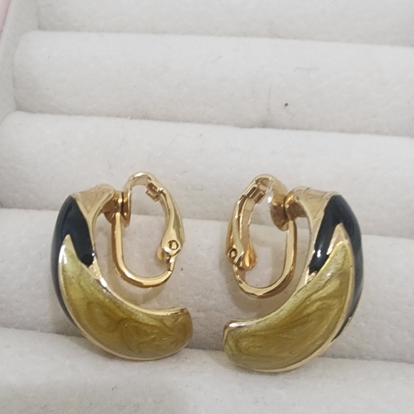 Jewelry - Elegant Gold Tone and Black‎ Hoop Earrings